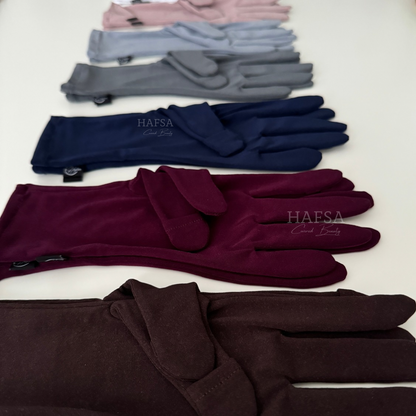 Gloves with opening
