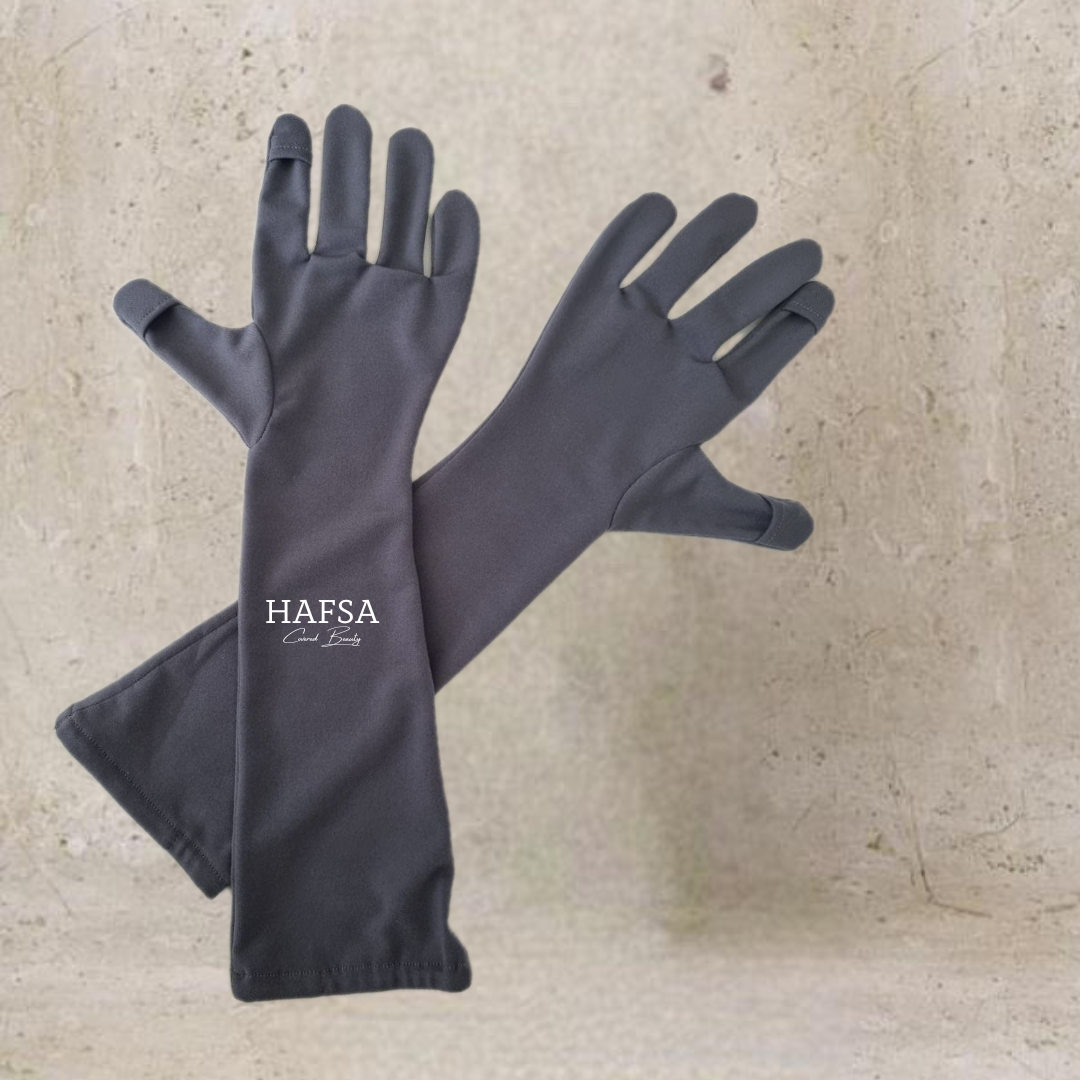 Gloves with opening