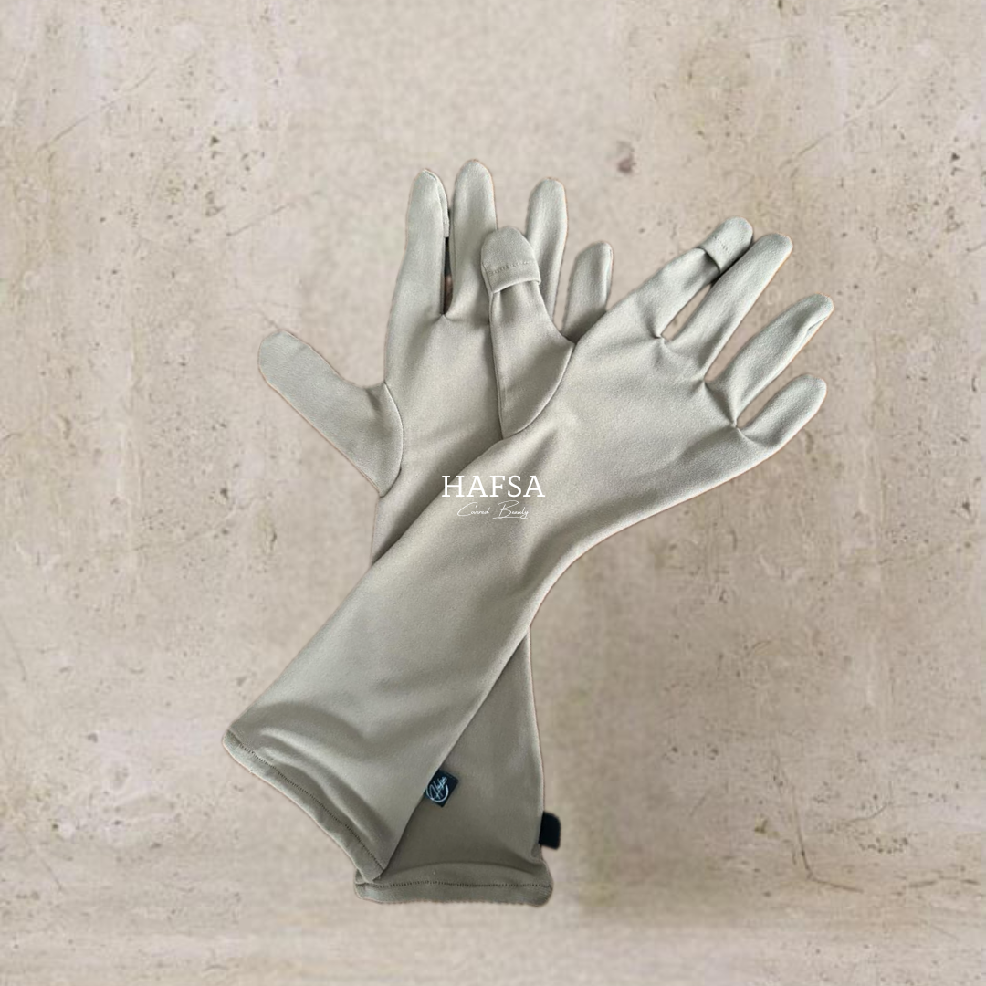 Gloves with opening