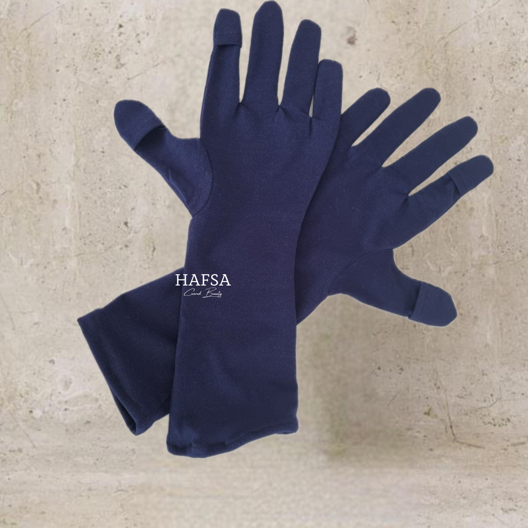 Gloves with opening