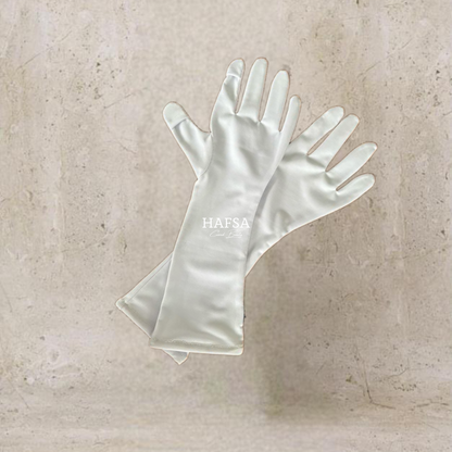 Gloves with opening