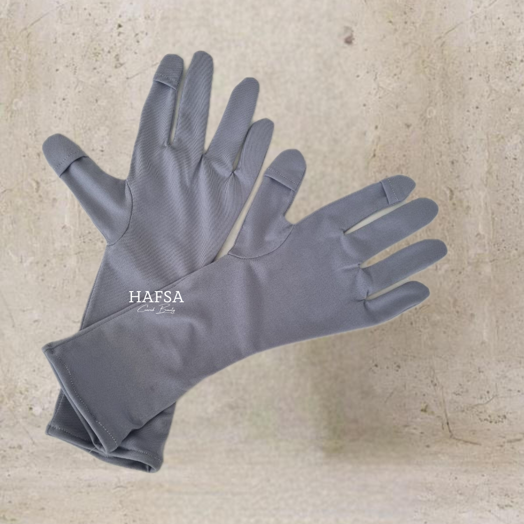 Gloves with opening